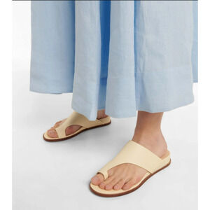 $850 Gabriela Hearst Women's Beige Medici Leather Thong Sandal-Size 39.5EU/9US